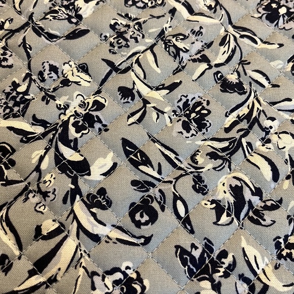 VERA BRADLEY Deluxe Travel organizer. NWT - Picture 9 of 14